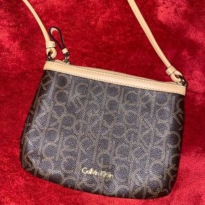 CALVIN KLEIN CROSSBAG PURSE🤍